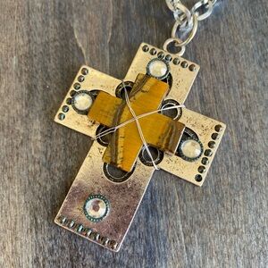 Beaut Silvertone necklace with Genuine Stone.